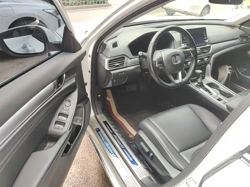 Honda Accord 2019 — фото 16