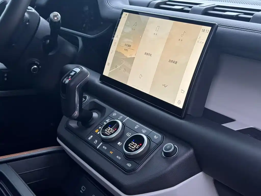 Land Rover Defender 2022 — фото 10
