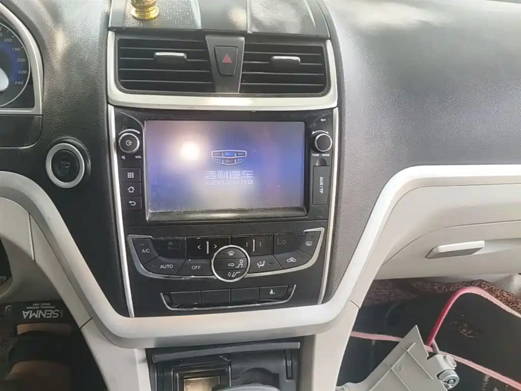 Geely Emgrand 2015 — фото 13