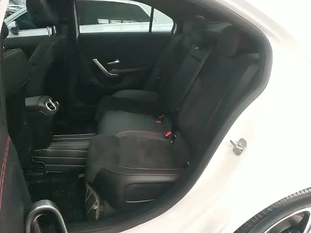 Mercedes-Benz A-Class 2025 — фото 17