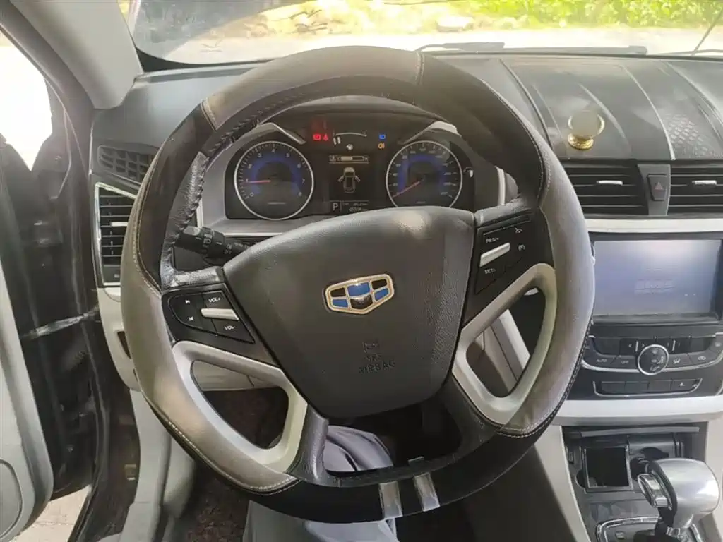Geely Emgrand 2015 — фото 11