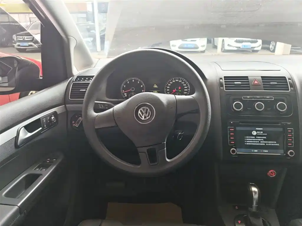 Volkswagen Touran 2015 — фото 11