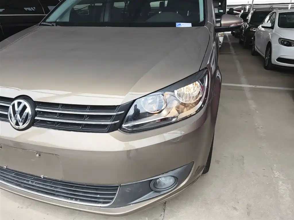 Volkswagen Touran 2015 — фото 24