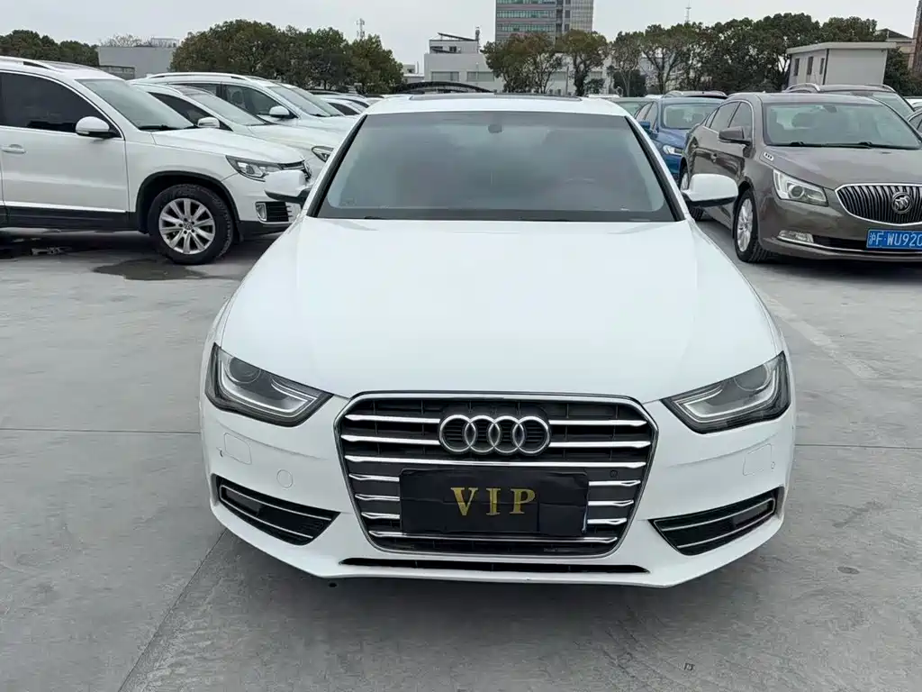 Audi A4L 2015 — фото 1