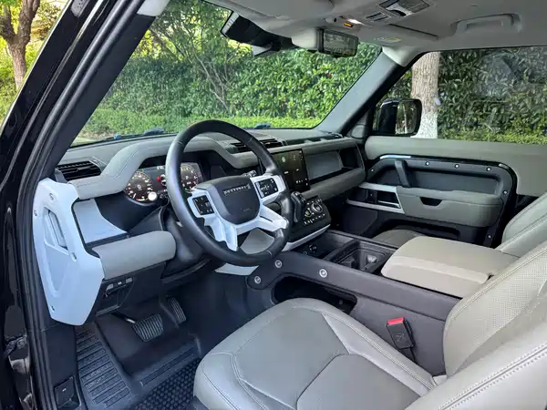 Land Rover Defender 2022