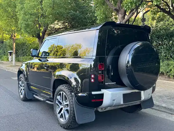 Land Rover Defender 2022