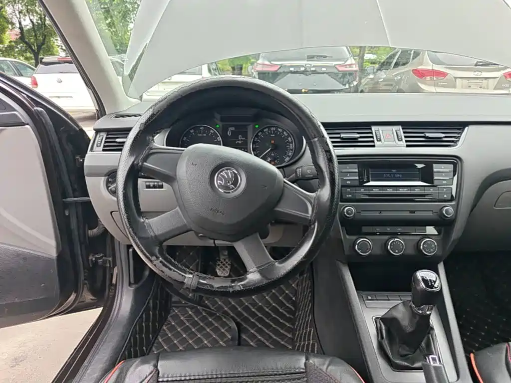 Skoda Octavia 2015 — фото 11