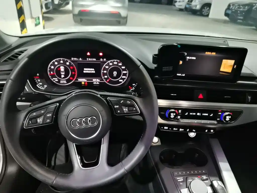 Audi A4L 2018 — фото 10