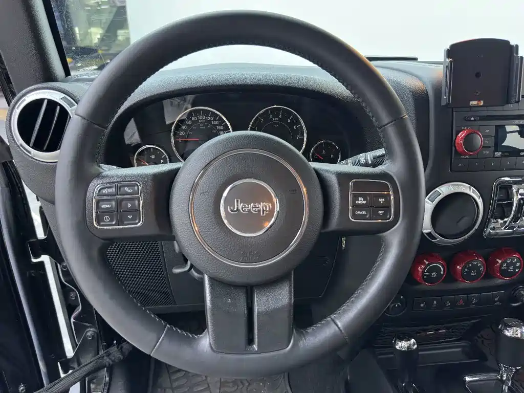 Jeep Wrangler 2016 — фото 14