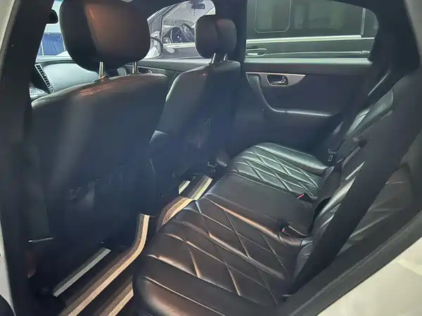 Infiniti QX70 2016