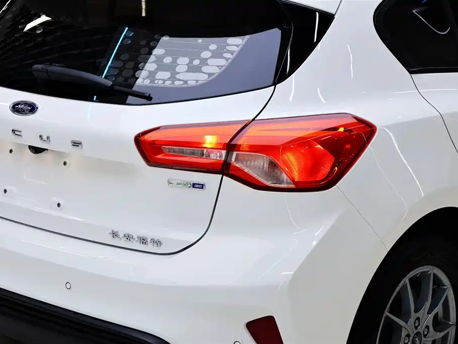 Ford Focus 2020 — фото 14