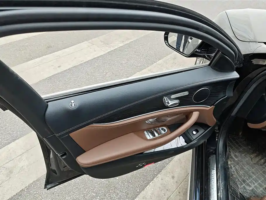 Mercedes-Benz E-Class 2022 — фото 6