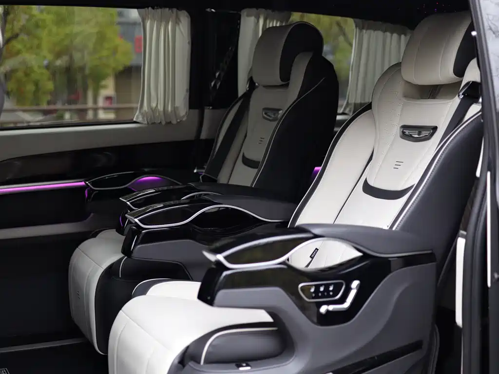 Mercedes-Benz V-Class 2018 — фото 17