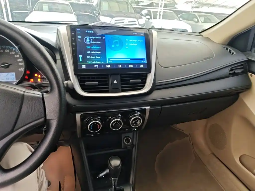 Toyota Yaris L 2018 — фото 10