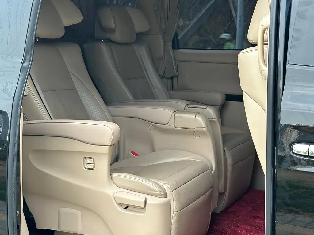 Toyota Alphard 2015 — фото 16