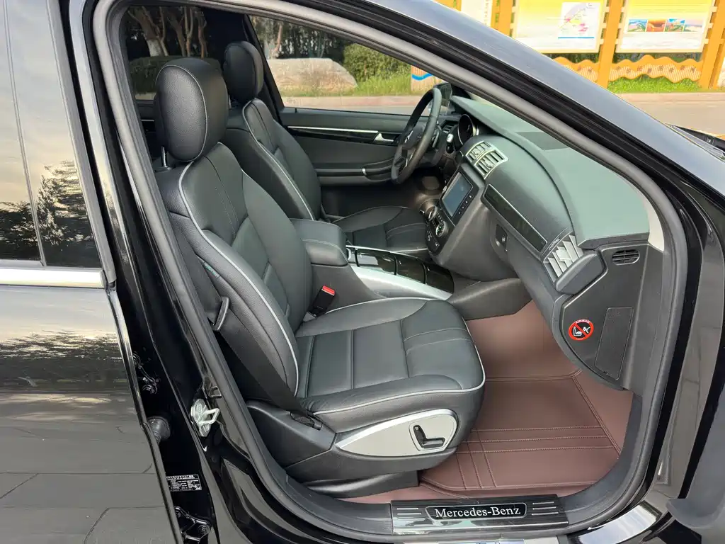 Mercedes-Benz R-Class 2017 — фото 20
