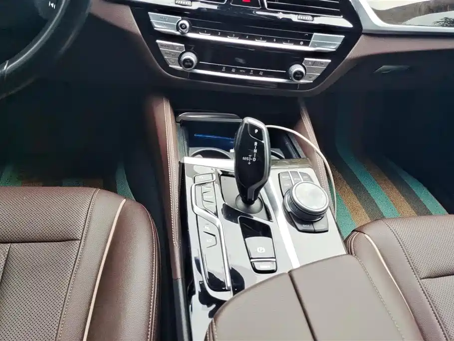 BMW 5 Series 2021 — фото 16