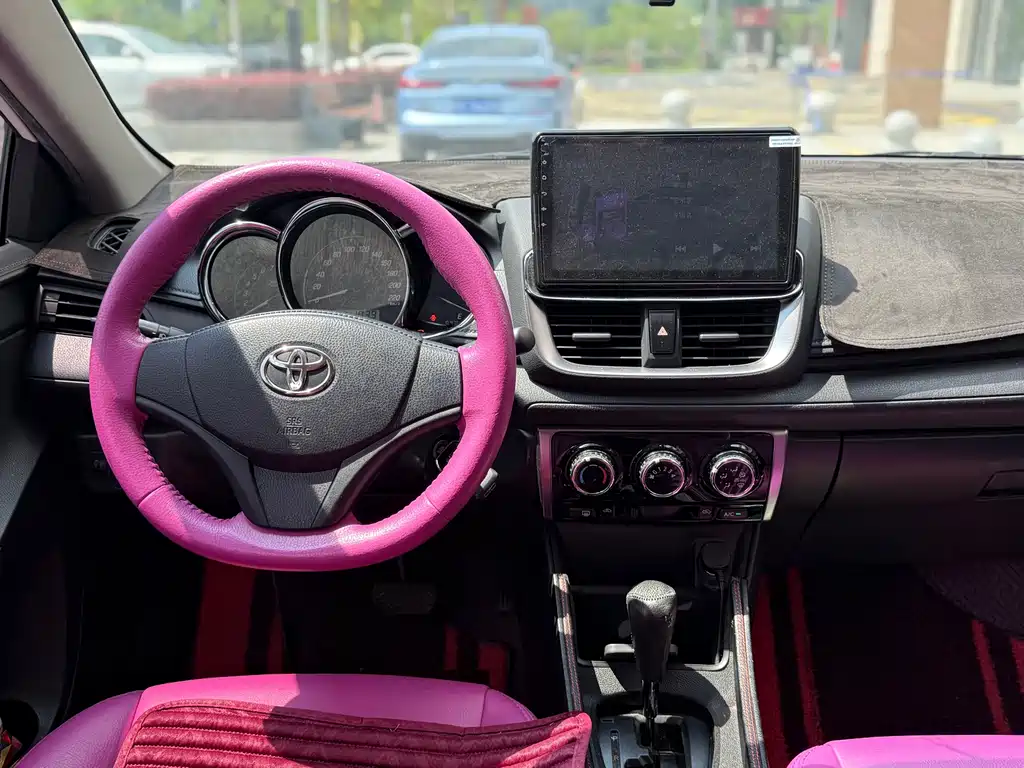 Toyota Yaris L 2021 — фото 10