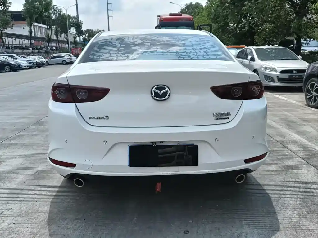 Mazda 3 Axela 2019 — фото 8