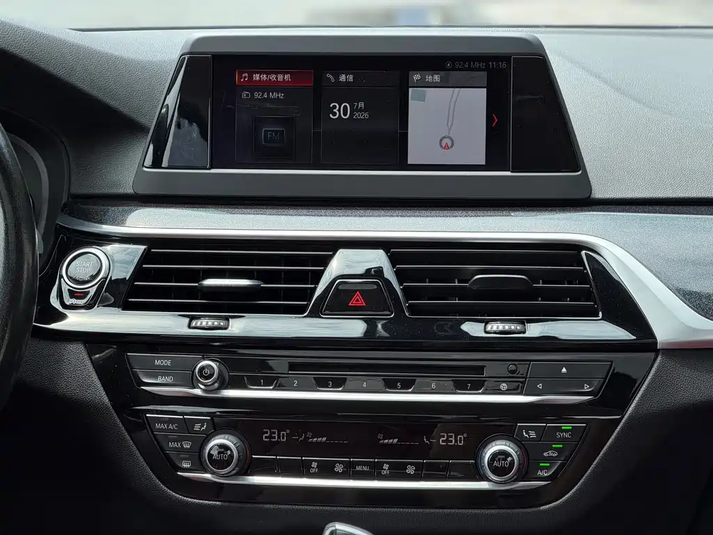 BMW 5 Series 2018 — фото 15