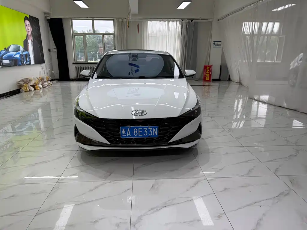 Hyundai Elantra 2022