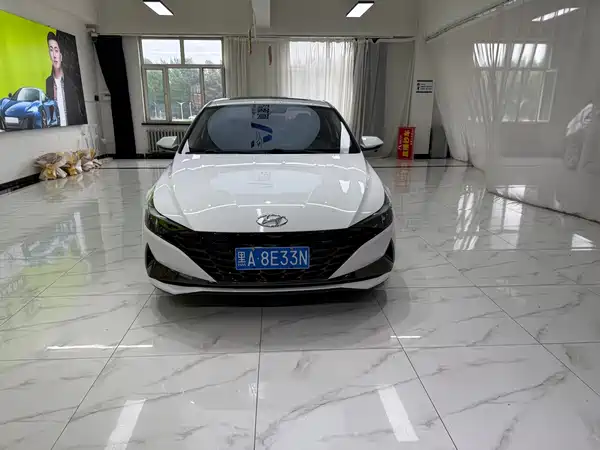 Hyundai Elantra 2022