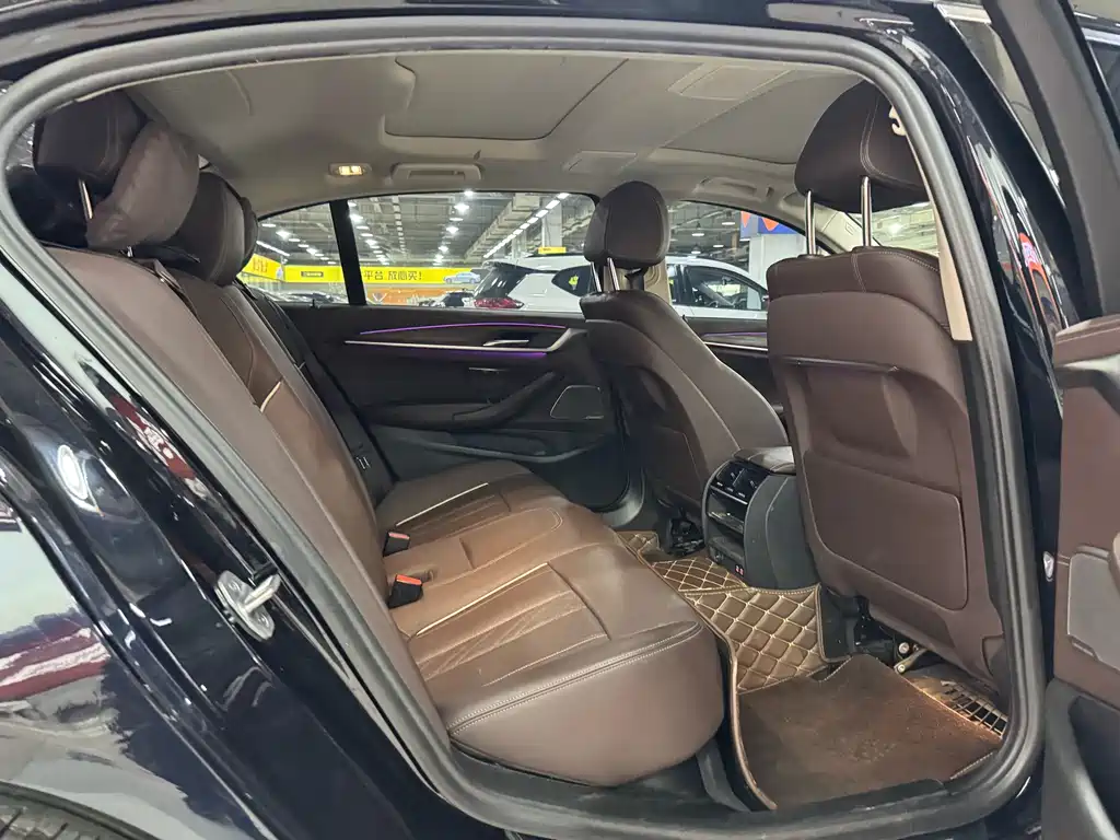 BMW 5 Series 2022 — фото 11