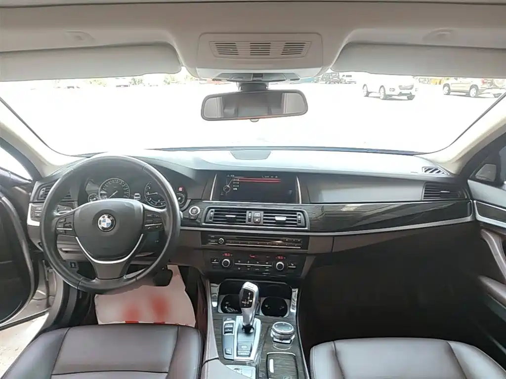 BMW 5 Series 2017 — фото 10