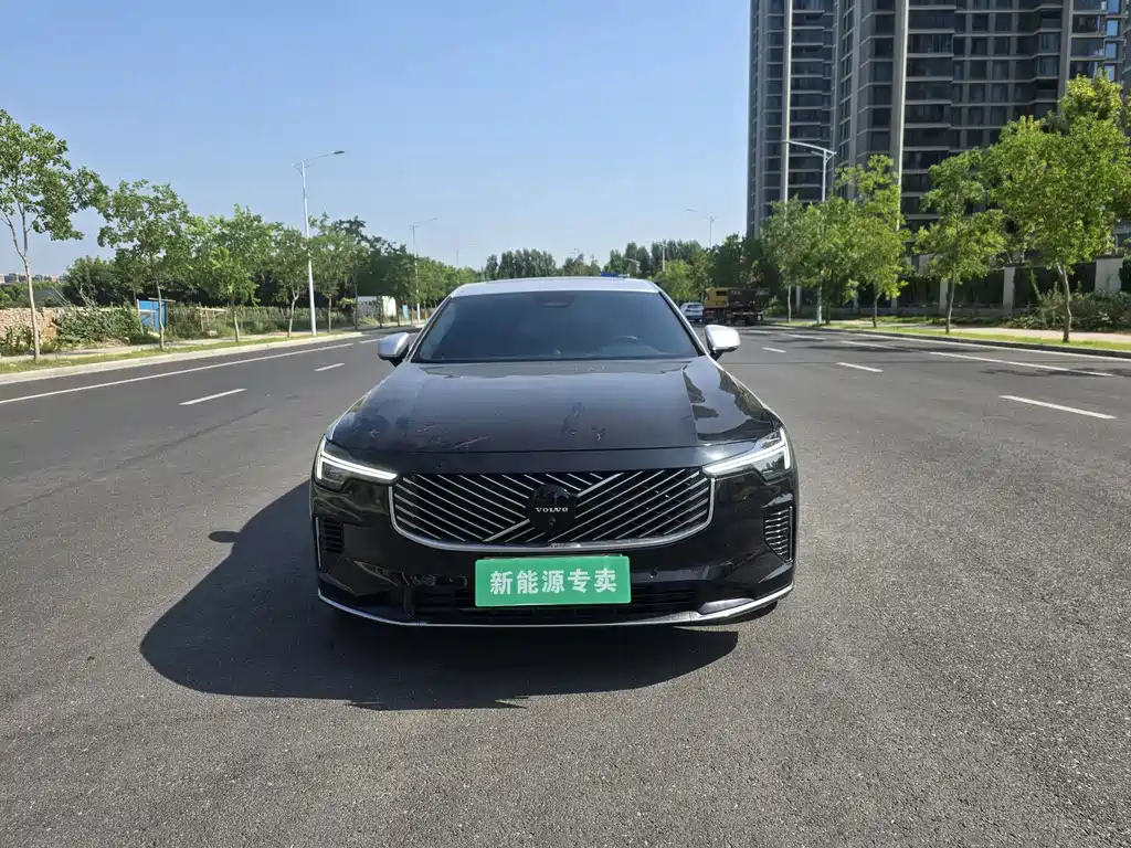 Volvo S90 Plug-In Hybrid 2025 — фото 2