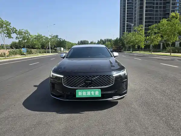 Volvo S90 Plug-In Hybrid 2025