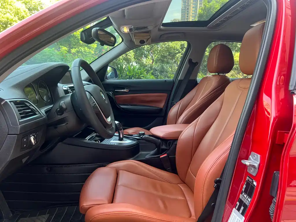 BMW 1 Series 2019 — фото 11