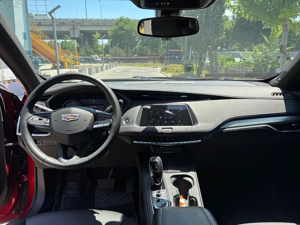 Cadillac XT4 2021 — фото 12