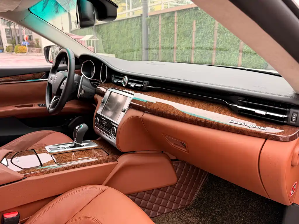 Maserati Quattroporte 2017 — фото 11