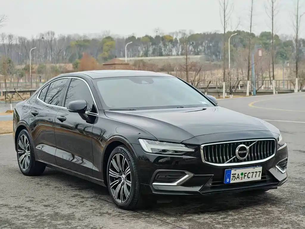 Volvo S60 2022 — фото 2