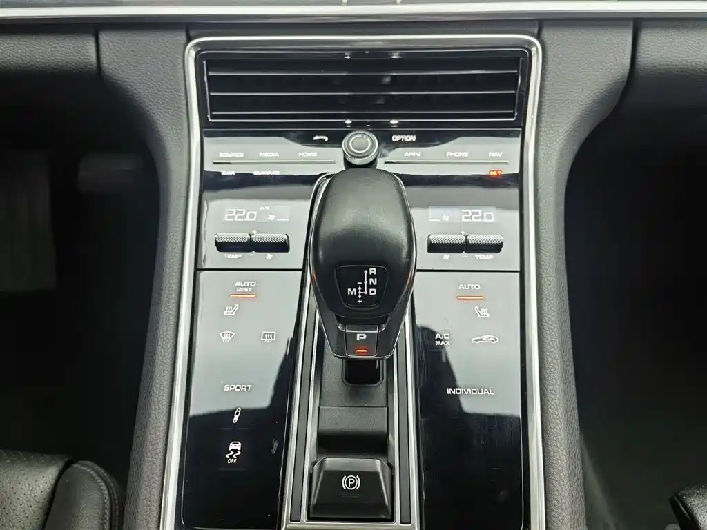Porsche Panamera 2019 — фото 13