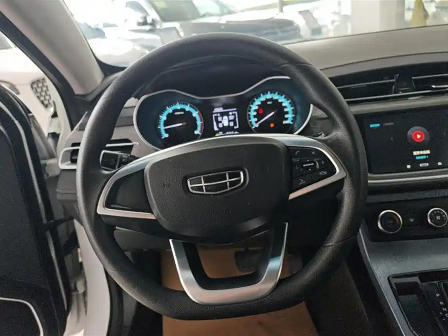Geely Emgrand 2021 — фото 15