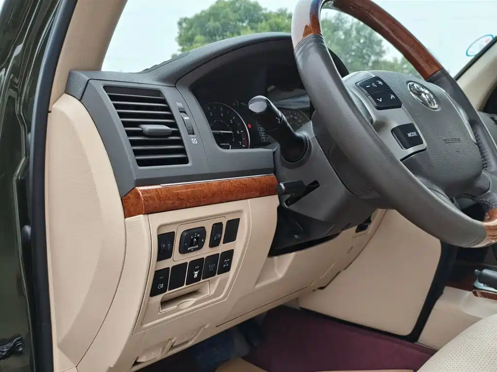 Toyota Land Cruiser 2015 — фото 8