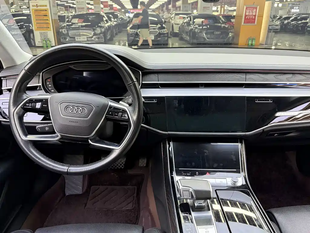 Audi A8 2022 — фото 12