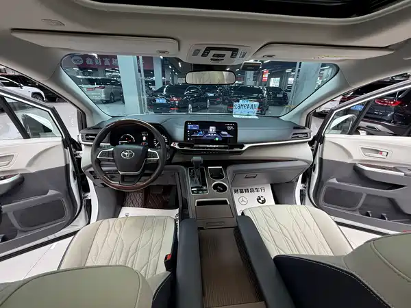 Toyota Sienna 2023
