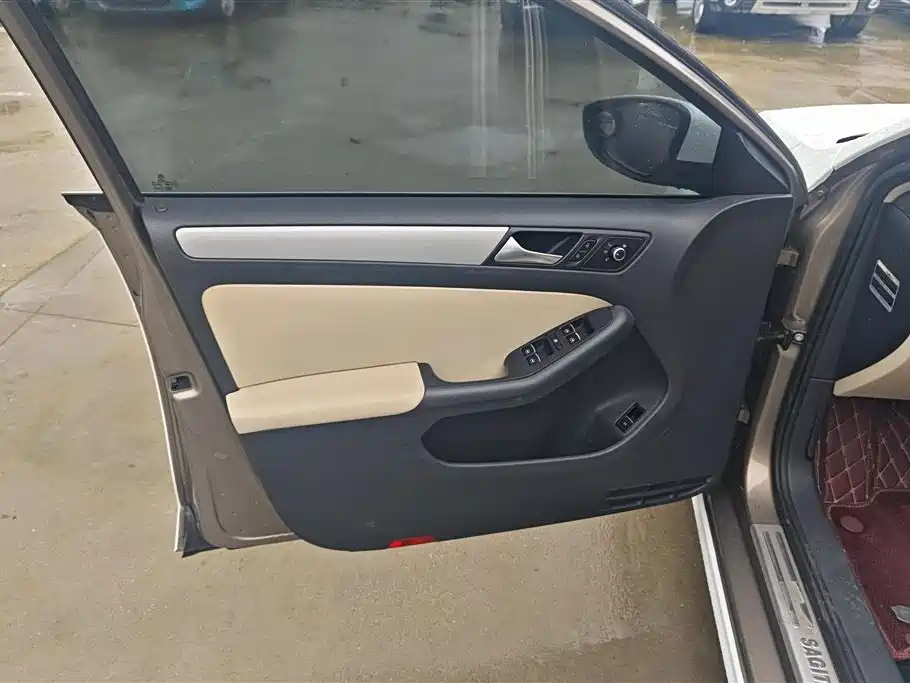 Volkswagen Sagitar 2013