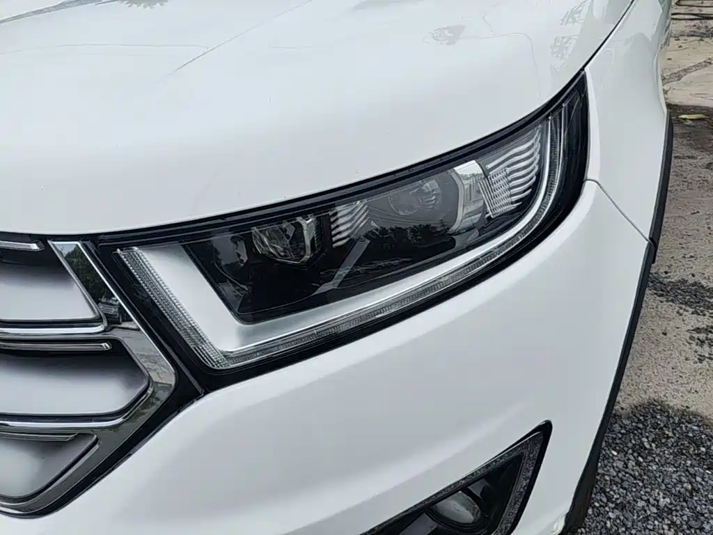 Ford Edge 2017 — фото 24
