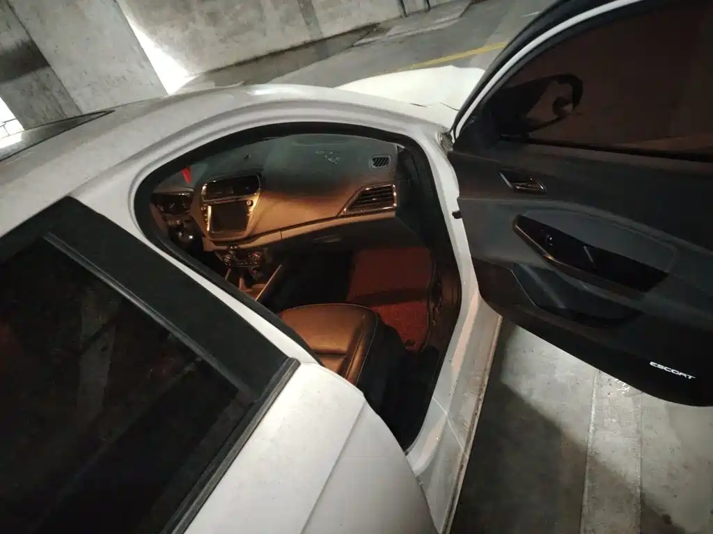 Ford Escort 2018 — фото 18
