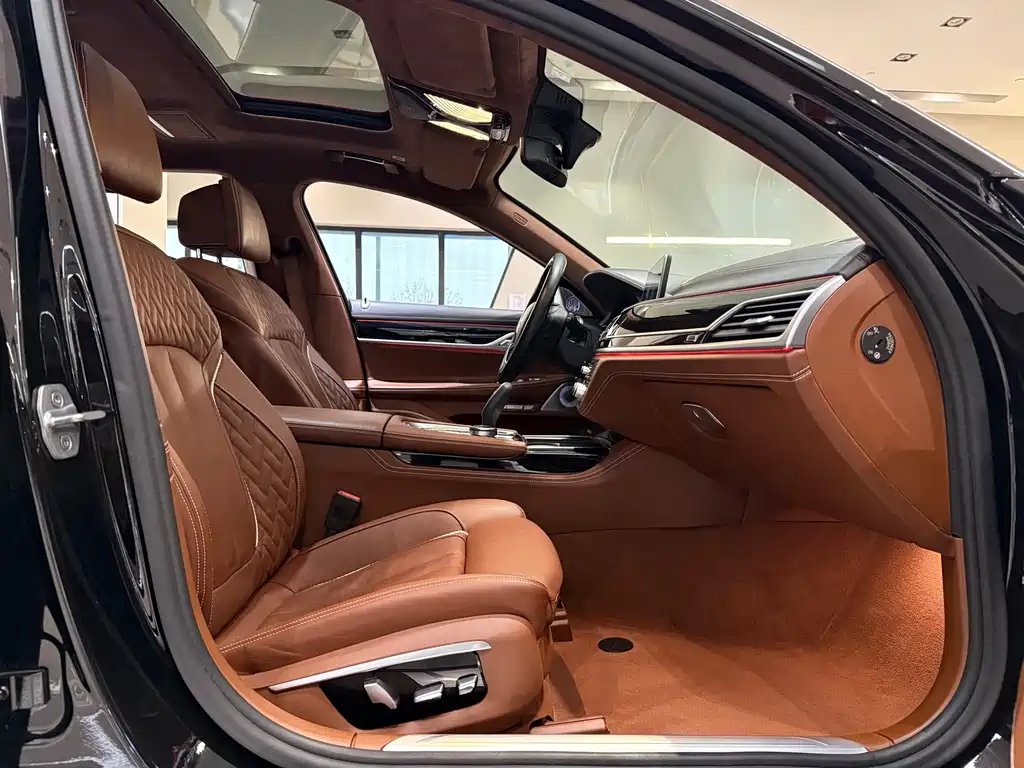 BMW 7 Series 2018 — фото 8