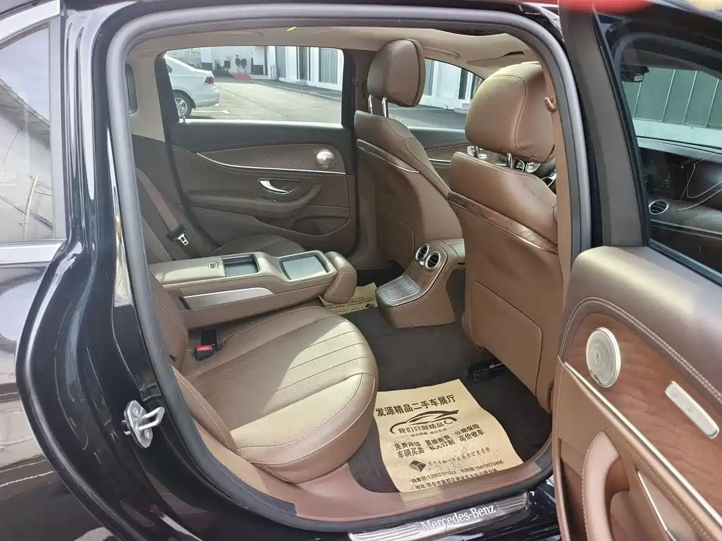 Mercedes-Benz E-Class 2023 — фото 12