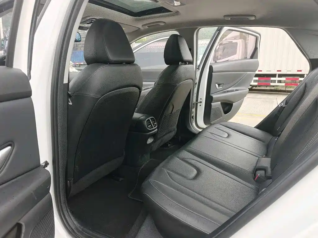 Hyundai Elantra 2023