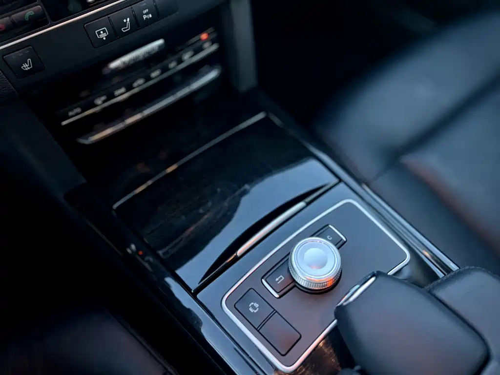 Mercedes-Benz E-Class 2011 — фото 16
