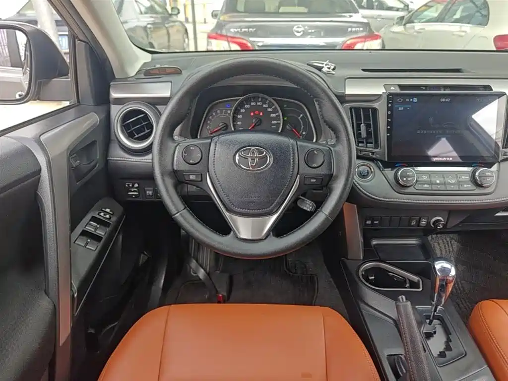 Toyota RAV4 2019 — фото 11