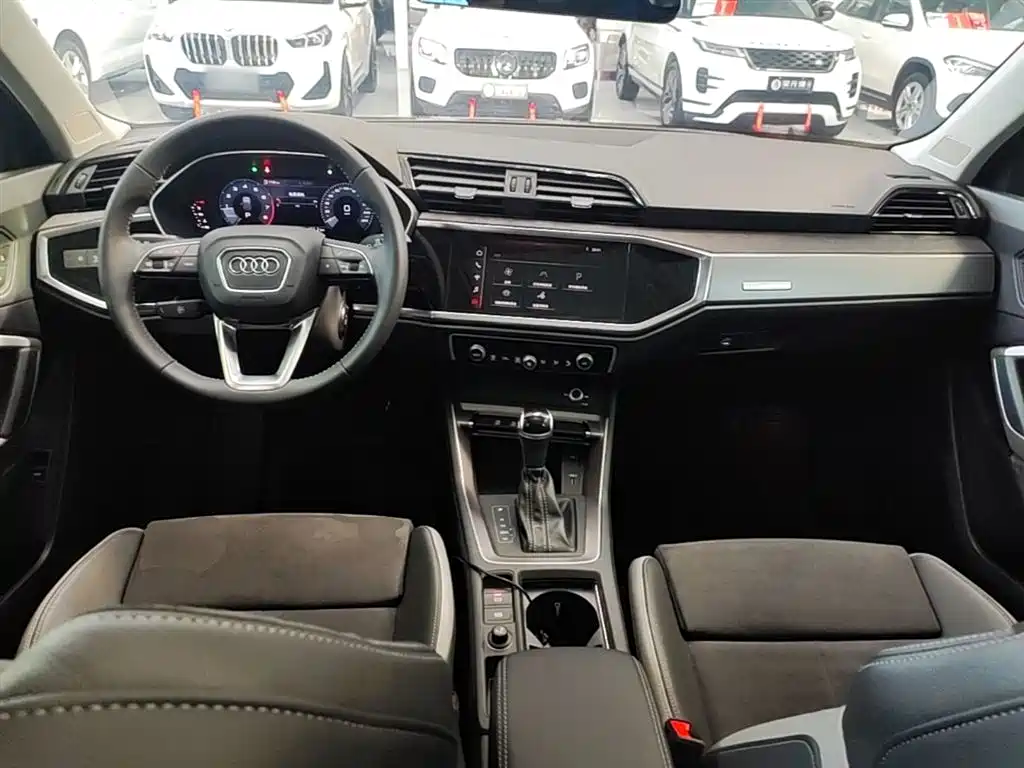 Audi Q3 2020 — фото 10