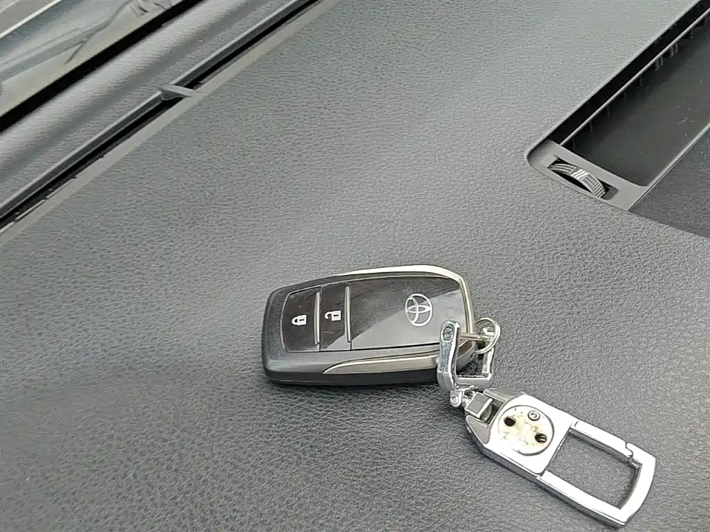 Toyota RAV4 2019 — фото 9