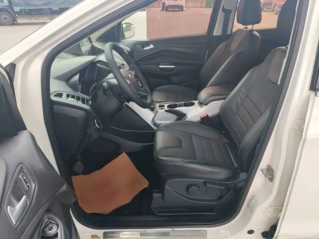 Ford Kuga 2016 — фото 15
